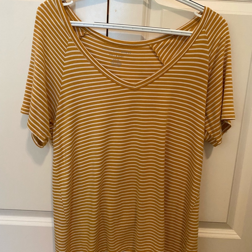 American Eagle tee